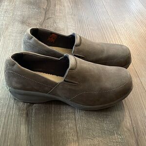 A6- worx slip resistant suede shoes size 9.5